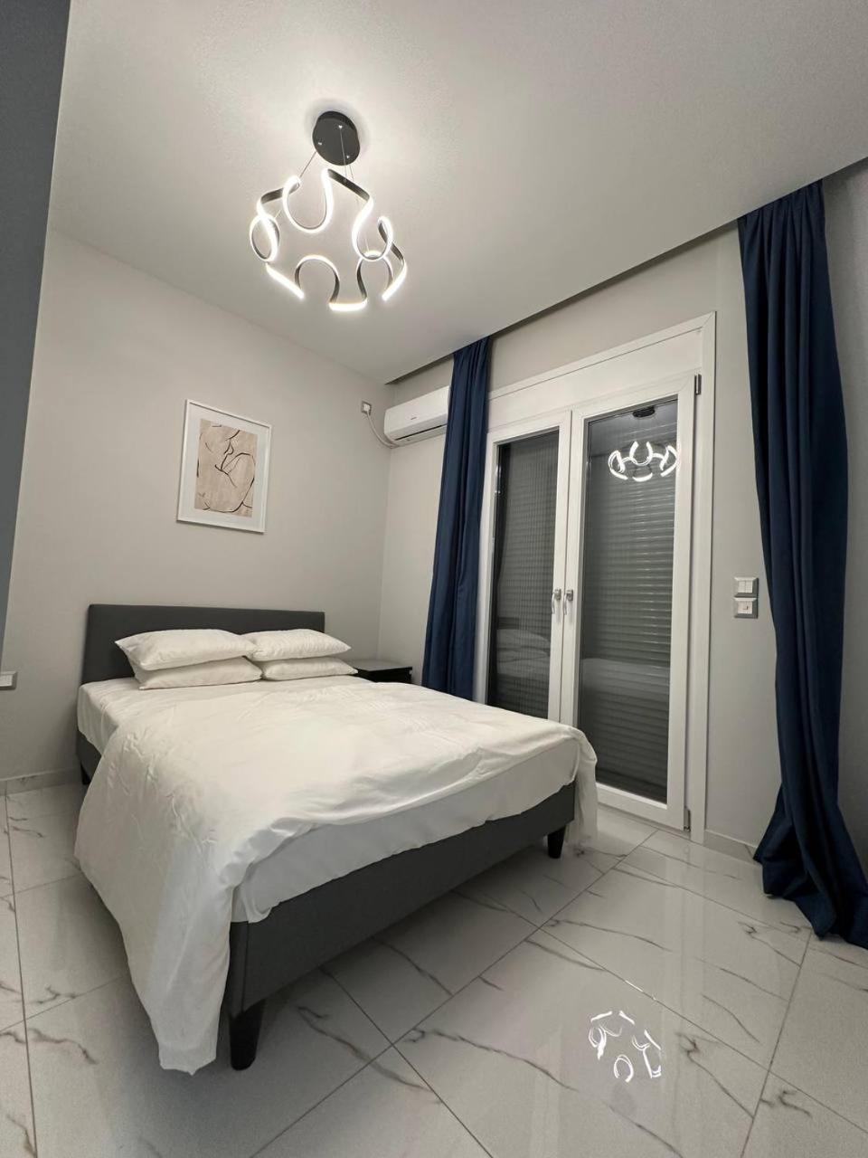 Warm And Modern Brand New Apartment Piraeus Exterior photo